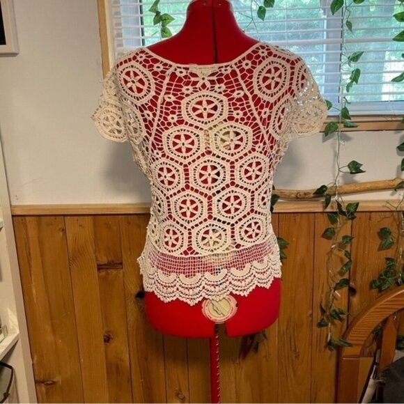 REBELLION Womens Medium Crochet Lace Crop Top Boho Fairy Dainty Feminine Coastal - Picture 4 of 4
